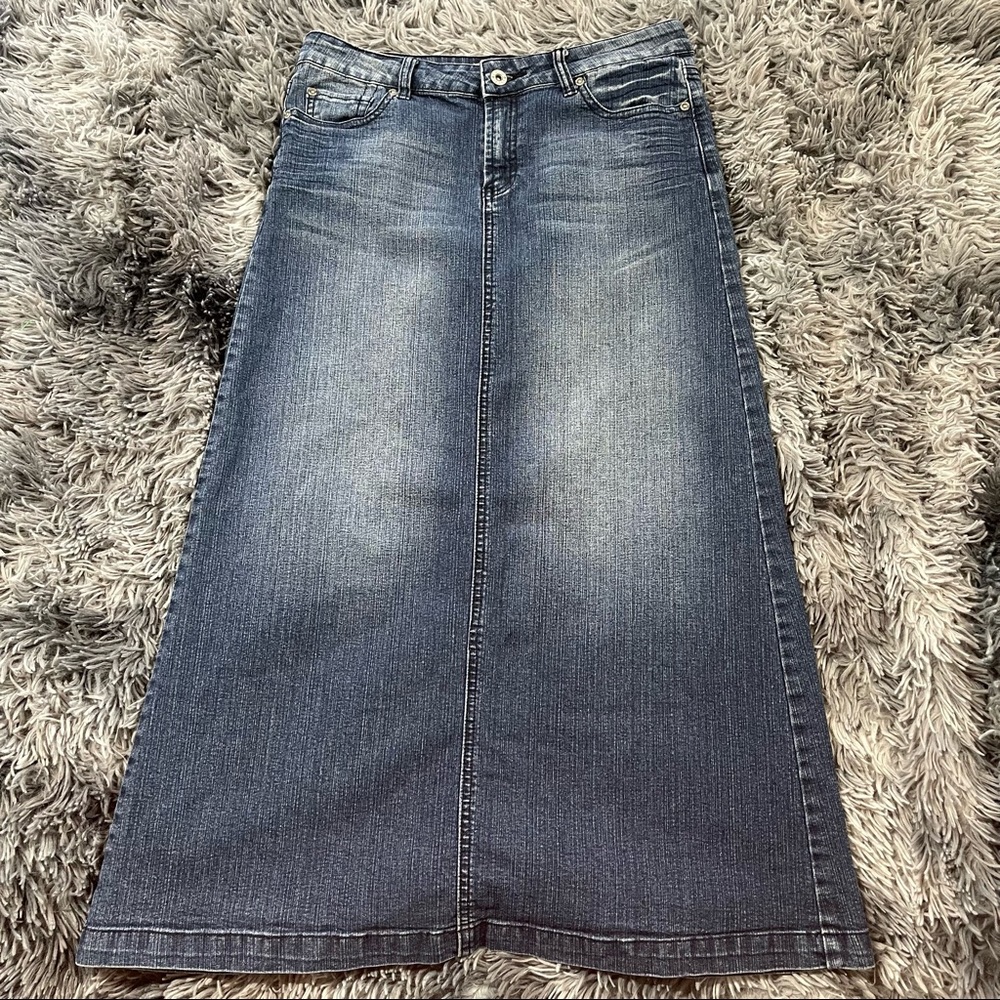 CATO LIKE NEW! Straight Denim Skirt with Back Split and Back Pockets size 16